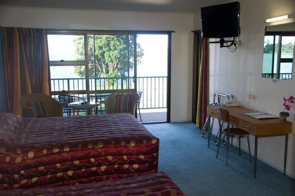 Bay Sands Seafront Studios Paihia Room photo